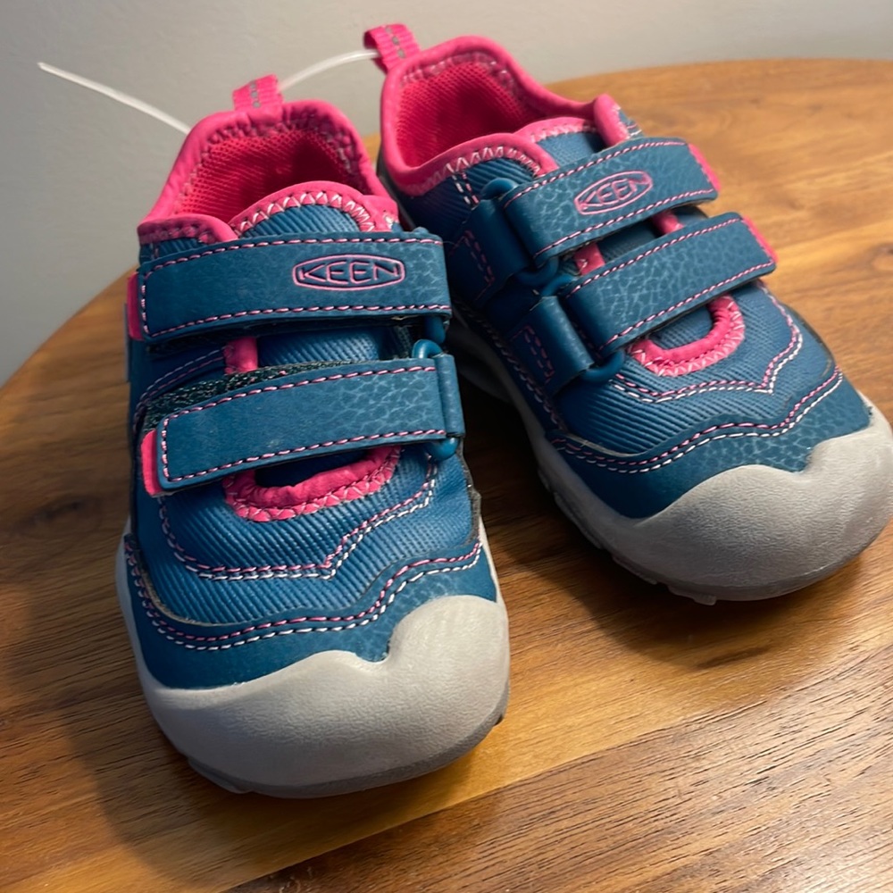 Keen toddler hiking shoe